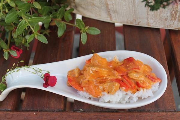 Bild einer cremigen Gefluegel-Paprika-Soße.